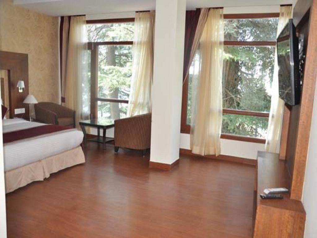 Hotel Southgate Шимла Екстериор снимка