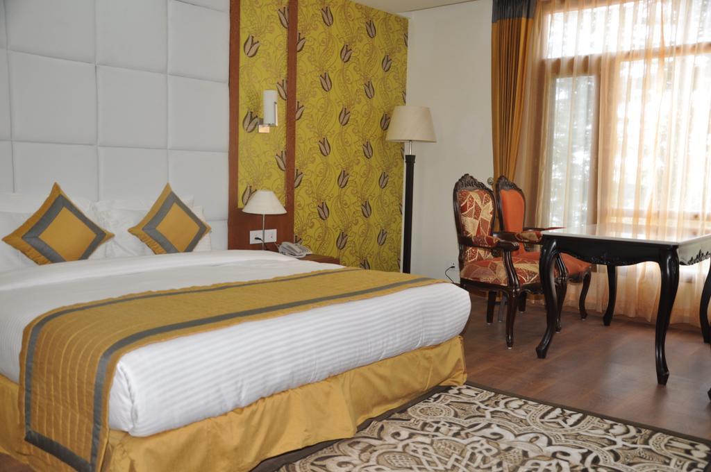 Hotel Southgate Шимла Екстериор снимка